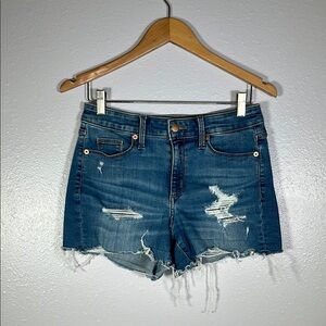 High Rise Distressed raw hem medium wash Denim Shorts 4/27 | casual streetwear